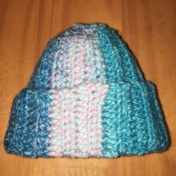 🌺 Baby hat, hand crocheted pink and blue - Picture 8 of 8